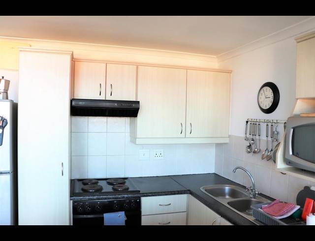 2 BEDROOM PROPERTY TO RENT IN FISH HOEK